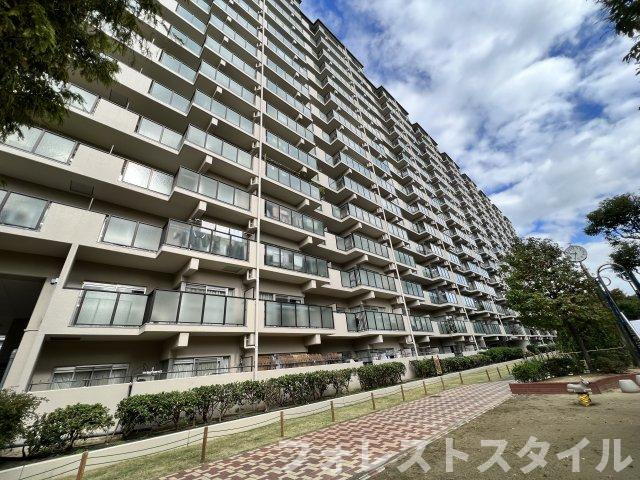 京橋グリーンハイツ二号棟の外観