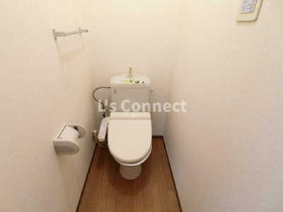 【トイレ】 | アルブルコリーヌⅡ | 温水洗浄便座付きのトイレ。