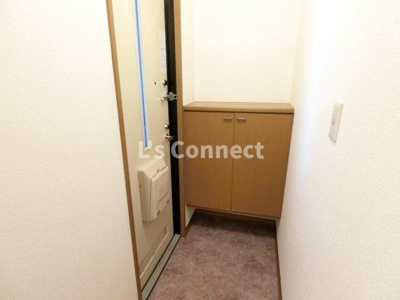 【玄関】 | アルブルコリーヌⅡ | 下駄箱付きで靴も収納できます。