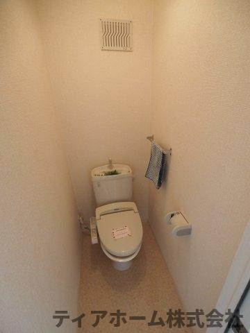 大和高田市日之出町のアパートのトイレ|ゆったりとした空間のトイレです