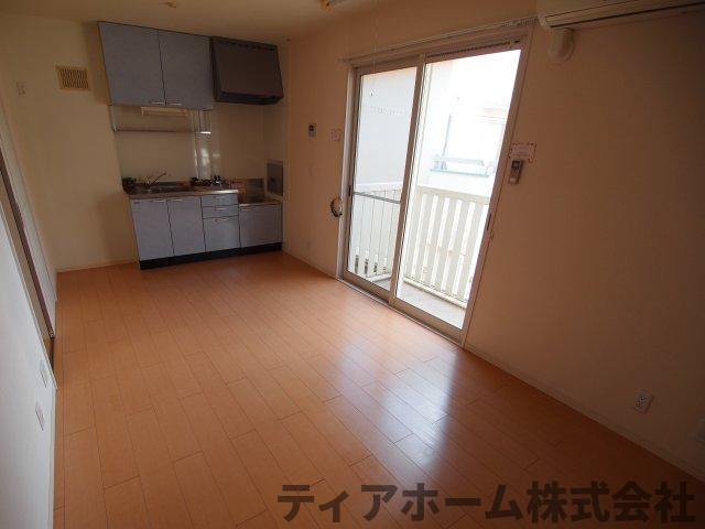 大和高田市日之出町のアパートの居間・リビング|ゆったりとした居間です