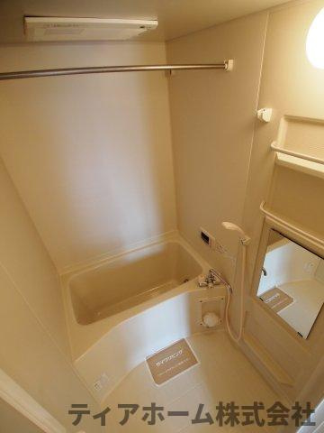大和高田市日之出町のアパートの浴室|日々の疲れを癒すお風呂付です