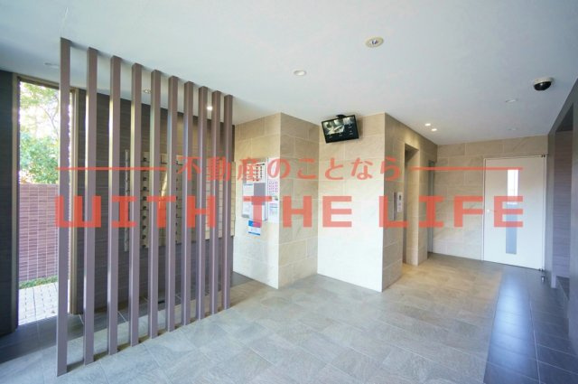 エル・グリシーヌ【10,000円キャッシュバック対象物件】のロビー|落ち着いたロビーです