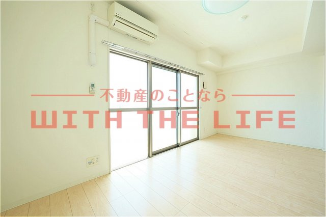 エル・グリシーヌ【10,000円キャッシュバック対象物件】の居間・リビング|ゆったりとした居間です