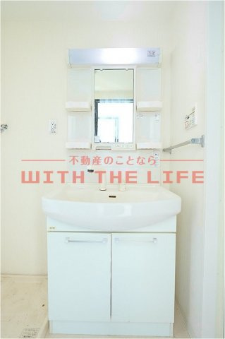 エル・グリシーヌ【10,000円キャッシュバック対象物件】の独立洗面台|朝の支度にも助かる、独立の洗髪洗面化粧台