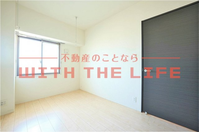 エル・グリシーヌ【10,000円キャッシュバック対象物件】の洋室|明るい洋室です