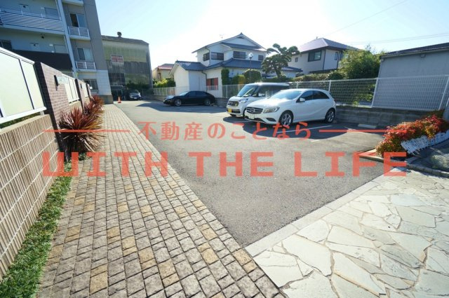 エル・グリシーヌ【10,000円キャッシュバック対象物件】の駐車場|駐車場があります