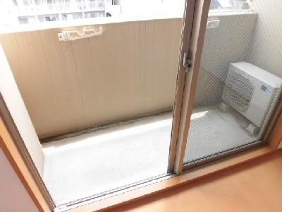 カスタリア京都西七条（旧サムティ京都西大路North）のバルコニー