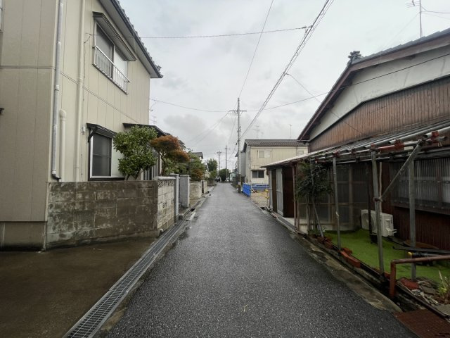 東区幸栄2丁目　売地の前面道路含む現地写真|前面道路はしっかり舗装もされているので、ベビーカーや自転車で通っても快適に通行できます。
