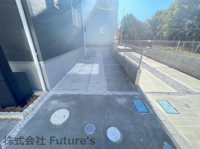 三郷市花和田　新築戸建　全7棟　4号棟の駐車場|カースペース縦列2台可能