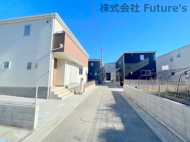 三郷市花和田　新築戸建　全7棟　4号棟の前面道路含む現地写真|前面道路含む現地写真です。