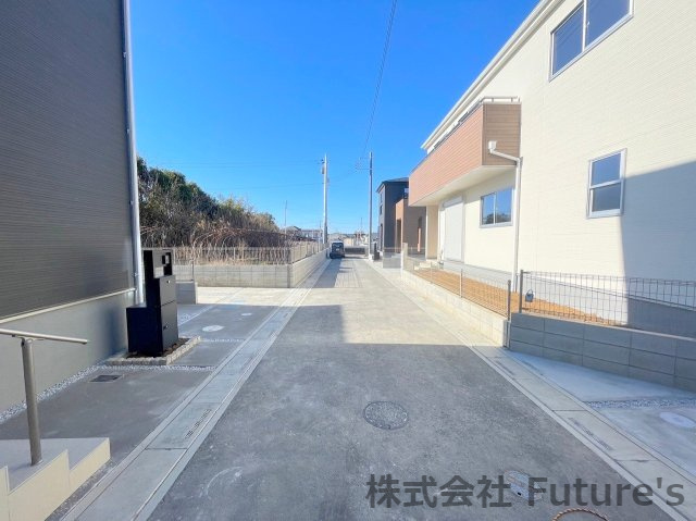 三郷市花和田　新築戸建　全7棟　4号棟の前面道路含む現地写真|前面道路含む現地写真です。