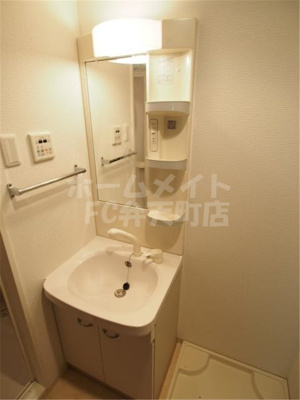 【洗面所】 | ジュネーゼみなと弁天町 | 明るい洗面所です