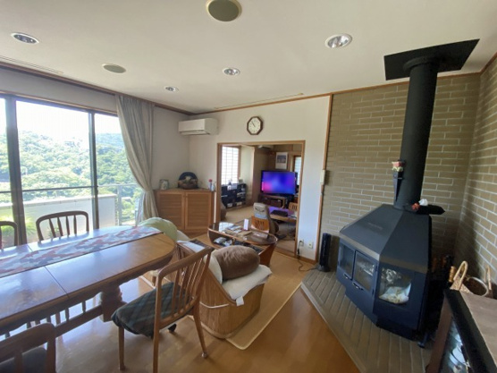 【居間・リビング】 | あじろ南熱海が丘分譲地　戸建