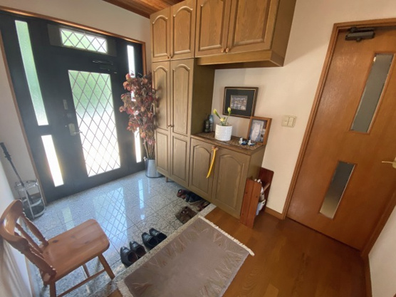 【玄関】 | あじろ南熱海が丘分譲地　戸建 | 広い玄関周り