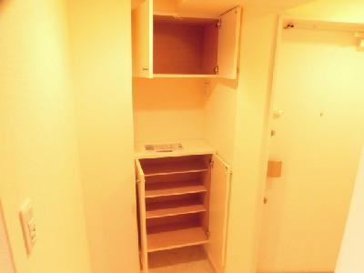 KDXレジデンス西院（ケイディエックスレジデンス西院）の収納|シューズＢＯＸ
