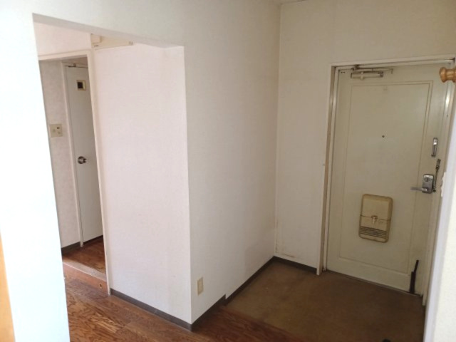 パークタウン五領第6団地 ６号棟 （403号室）の玄関