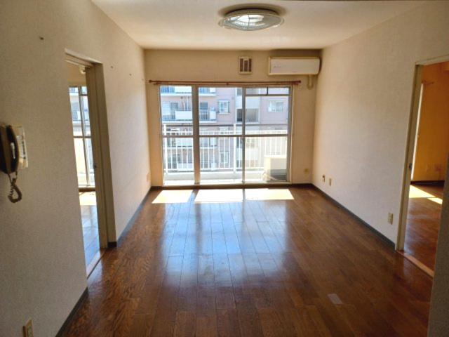 パークタウン五領第6団地 ６号棟 （403号室）の居間・リビング