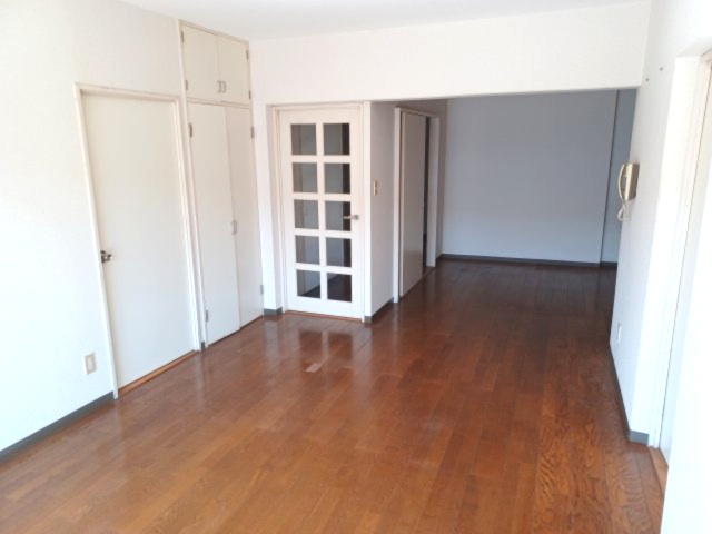 パークタウン五領第6団地 ６号棟 （403号室）の居間・リビング