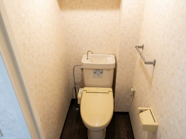 パークタウン五領第6団地 ６号棟 （403号室）のトイレ|シンプルですっきりとしたトイレ空間。
お好みの収納アイテムやインテリアを取り入れてみたはいかがでしょうか。