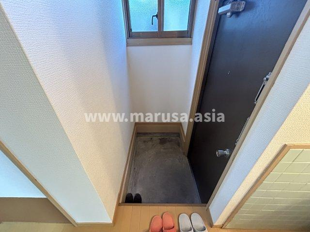 福崎アパートの玄関