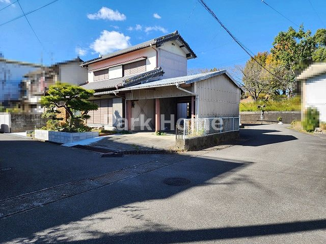高知市朝倉東町-中古戸建ての前面道路含む現地写真