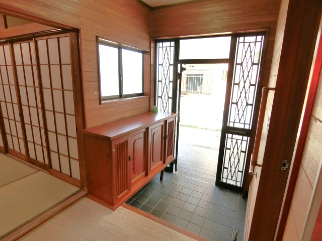 九十九里戸建ての玄関