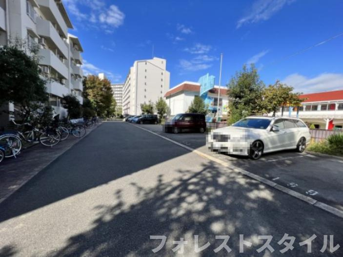リバーサイドともぶち第一第34号棟の駐車場