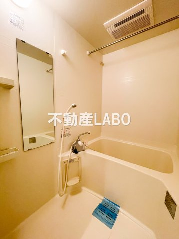ジュネーゼグラン弁天町の浴室