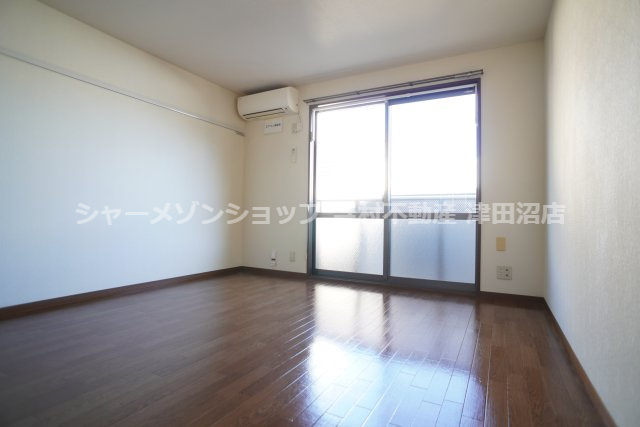 クレール東海神の洋室