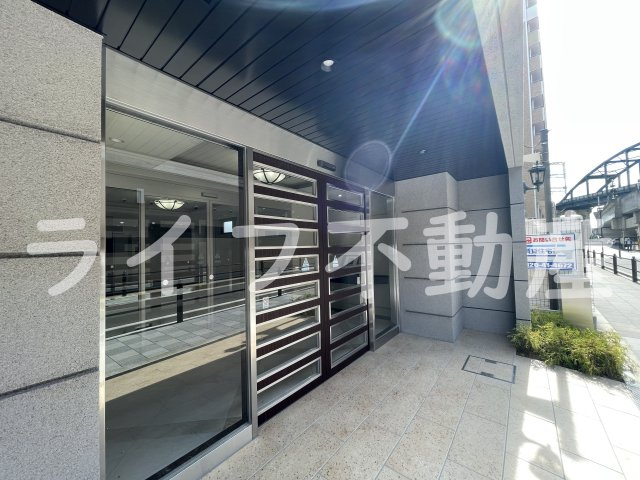 Luxe布施東2のエントランス|建物の内部です