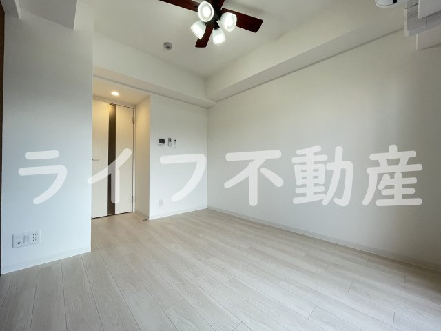 Luxe布施東2の居間・リビング|こちらの居間で趣味の時間をお楽しみください