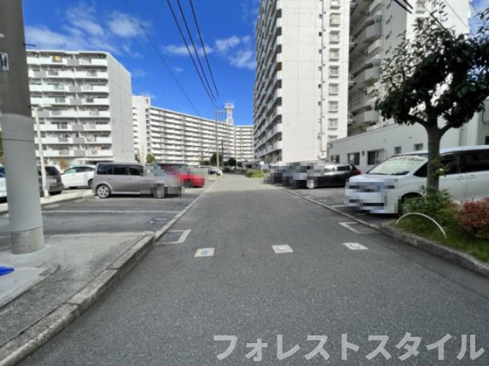 リバーサイドしろきた41号棟の駐車場