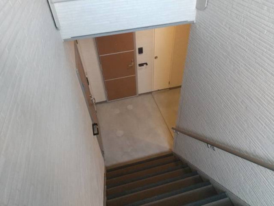 【その他共用部分】 | フジパレス上新庄東 | 共用部階段