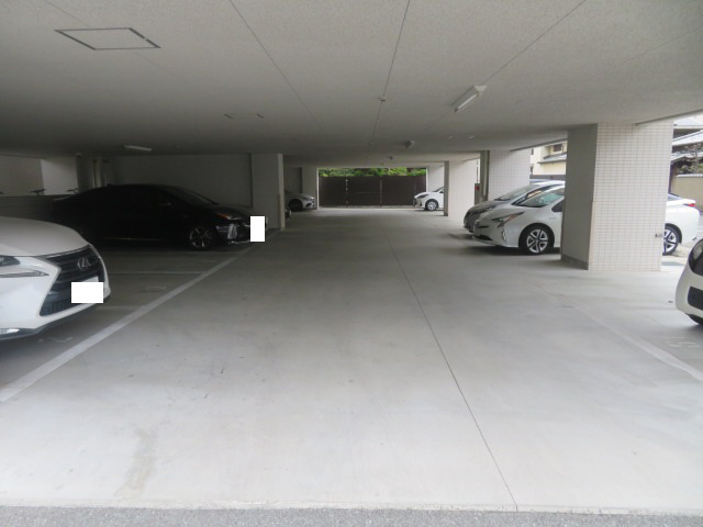 キャッスルコート神田町の駐車場