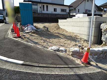 広島市安佐北区落合南8丁目　新築一戸建ての前面道路含む現地写真