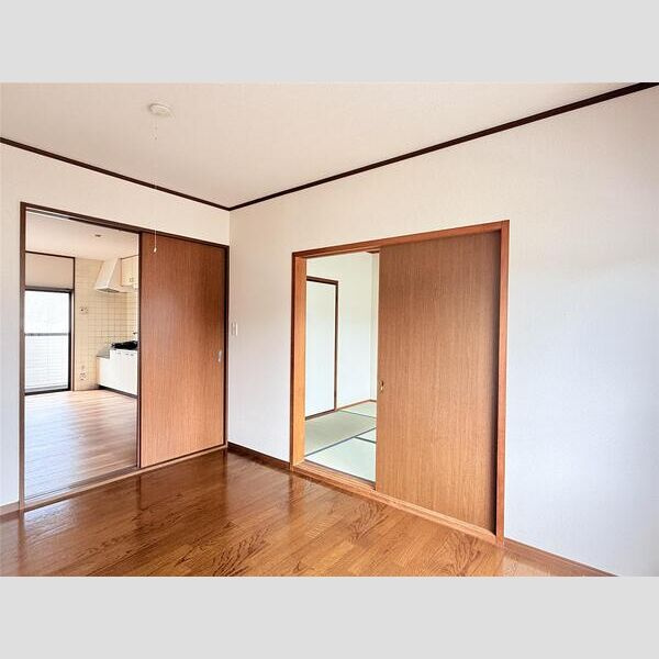 メゾンエルムの洋室