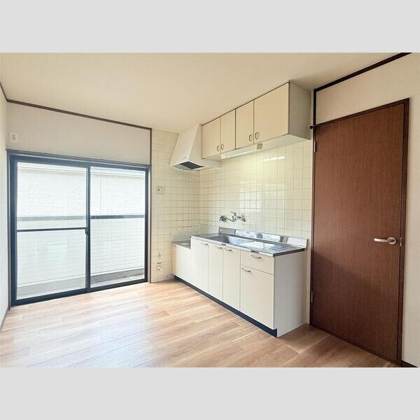 メゾンエルムの居間・リビング