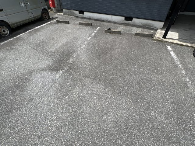 メゾンエルムの駐車場