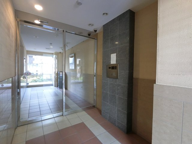 ミツヤ富浜マンションのエントランス