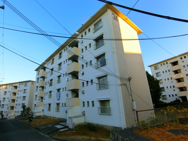公団狭山住宅34号棟の外観