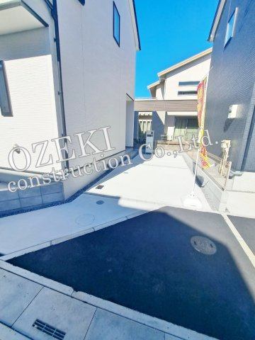 2号棟　リナージュ　越谷市東越谷10丁目新築戸建て全6棟の駐車場