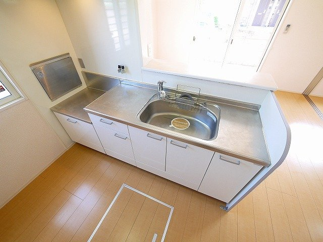 タウン ビビ　Ｃ棟のキッチン|コンパクトなキッチンで掃除もラクラク