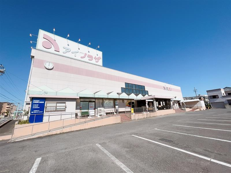 アイプラザの駐車場