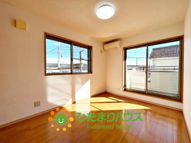 白岡市西３丁目　中古一戸建ての寝室|ゆとりの6帖の寝室で朝までぐっすりお休みください。