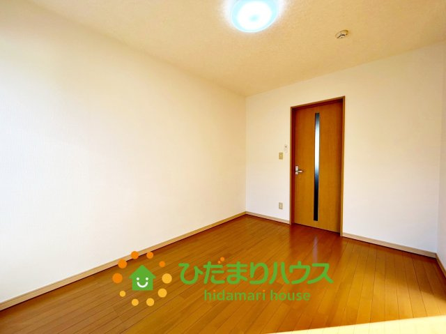 白岡市西３丁目　中古一戸建ての洋室|ワークスペースや趣味の部屋としてもお使いください。