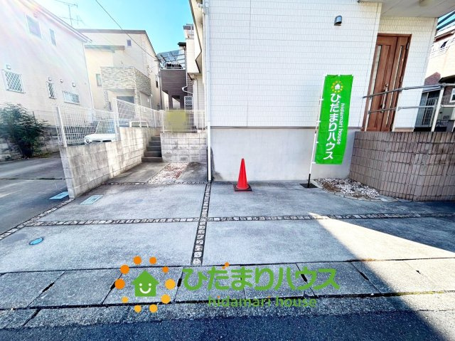 白岡市西３丁目　中古一戸建ての駐車場|敷地内に駐車場がございます。