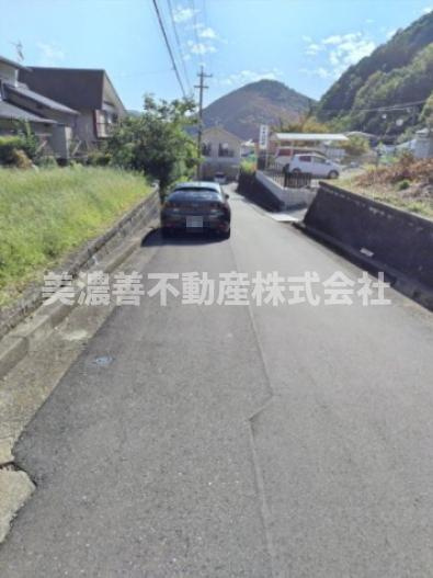 ６１９３２　岐阜市大蔵台土地の前面道路含む現地写真|南側管理幅員5ｍ