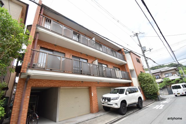 清泉ビル江坂　仲介手数料無料の外観