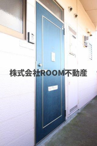 リバーサイド自由ヶ丘の玄関|収納もある玄関です